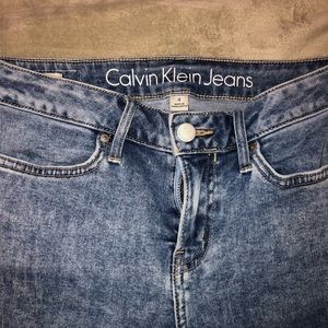 Calvin Klein Cropped Jean